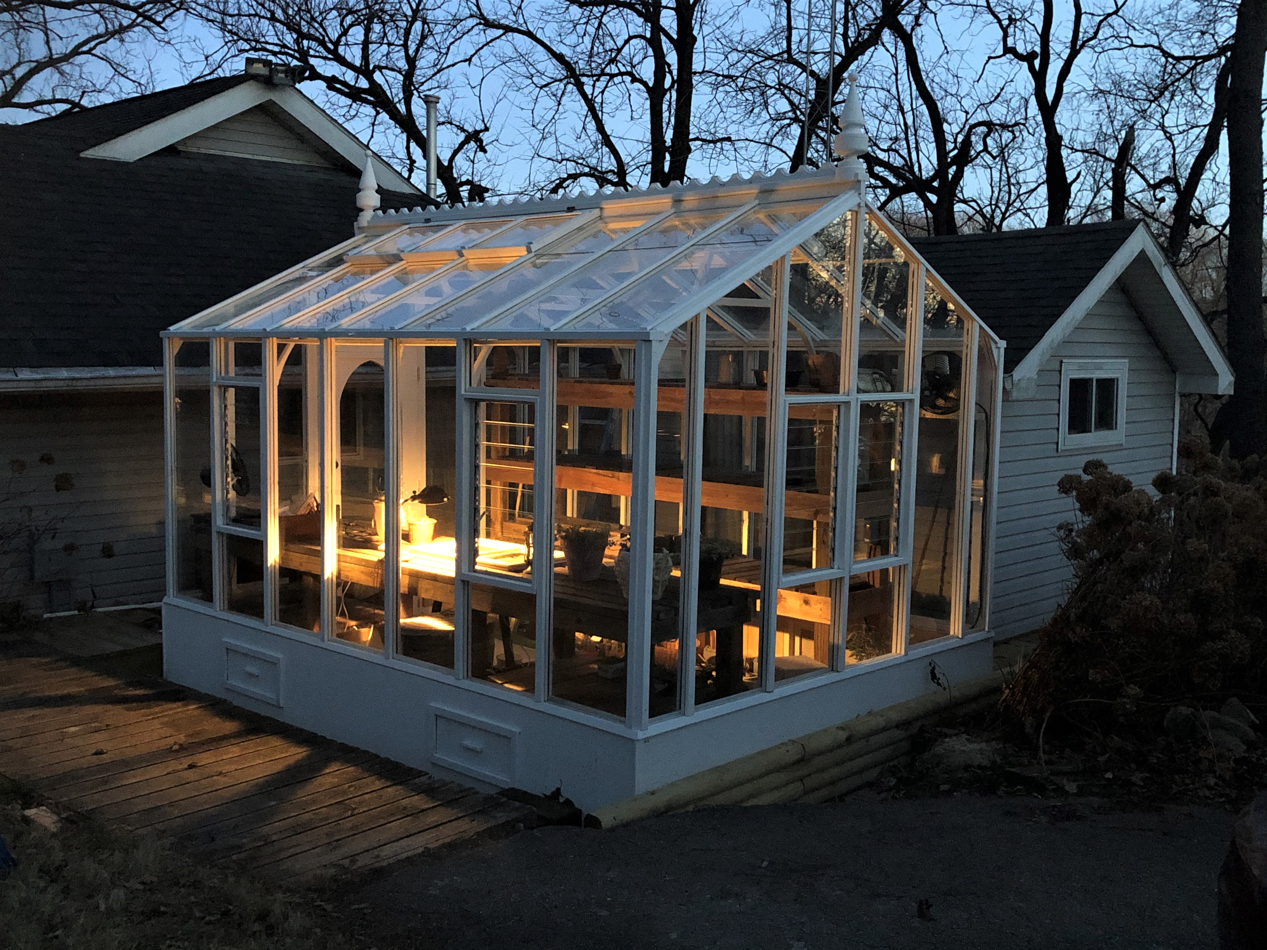 9x16 Garden Deluxe with Ridge Scallop and additional Finial