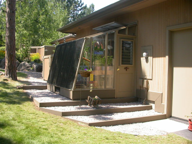 7 1/2'x9' Solite Lean-to greenhouse in Bend, OR
