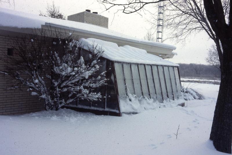 Solite Lean-to greenhouse in snow