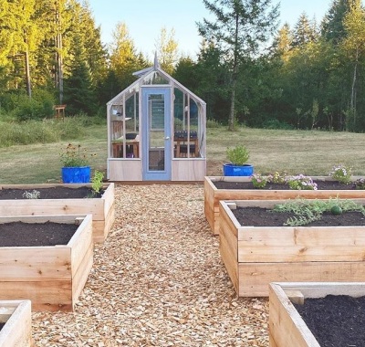 Another photo of our 7x9 Trillium in Washington with raised bed garden