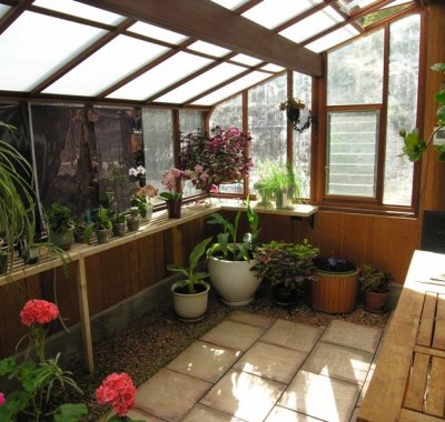 tudor-lean-to-greenhouse-7x14-interior