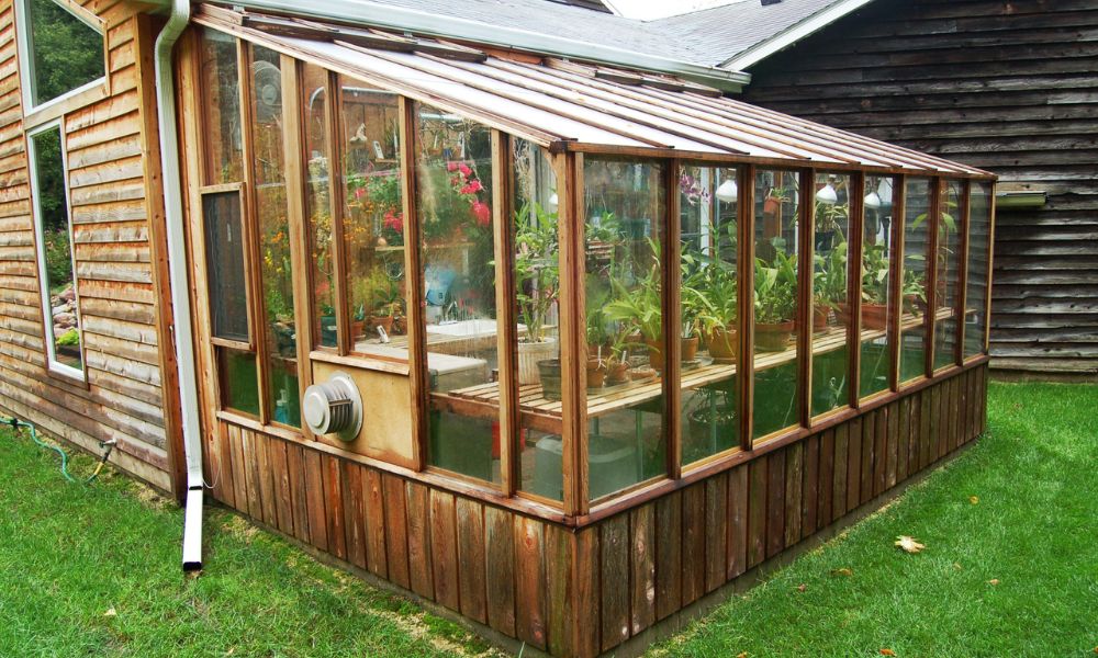 What's the Difference Between Conservatories and Sunrooms?